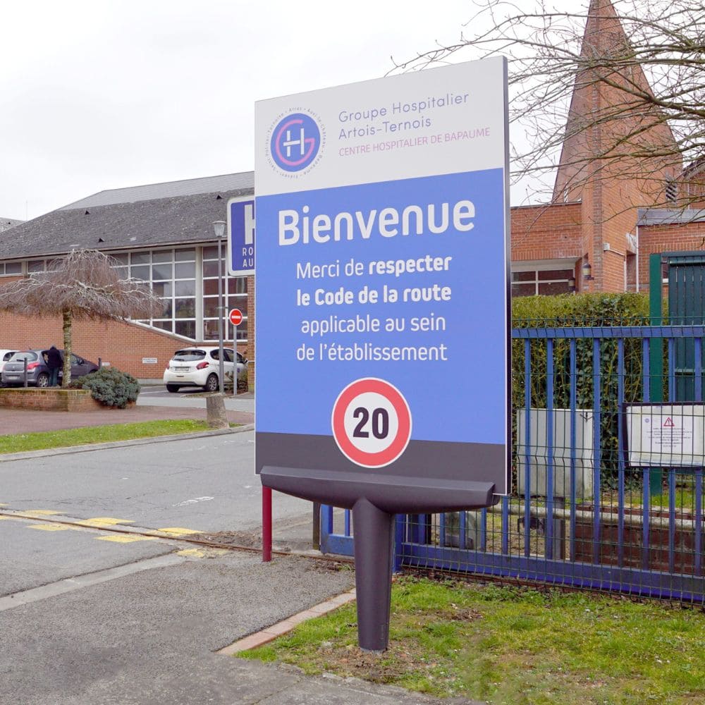 panneau signalétique extérieur hopital